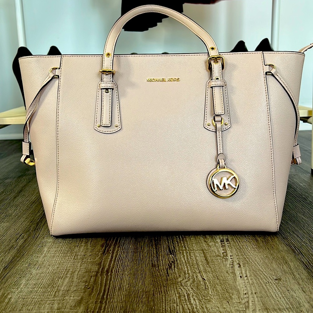 Micheal Kors Voyager Medium Tote Bag